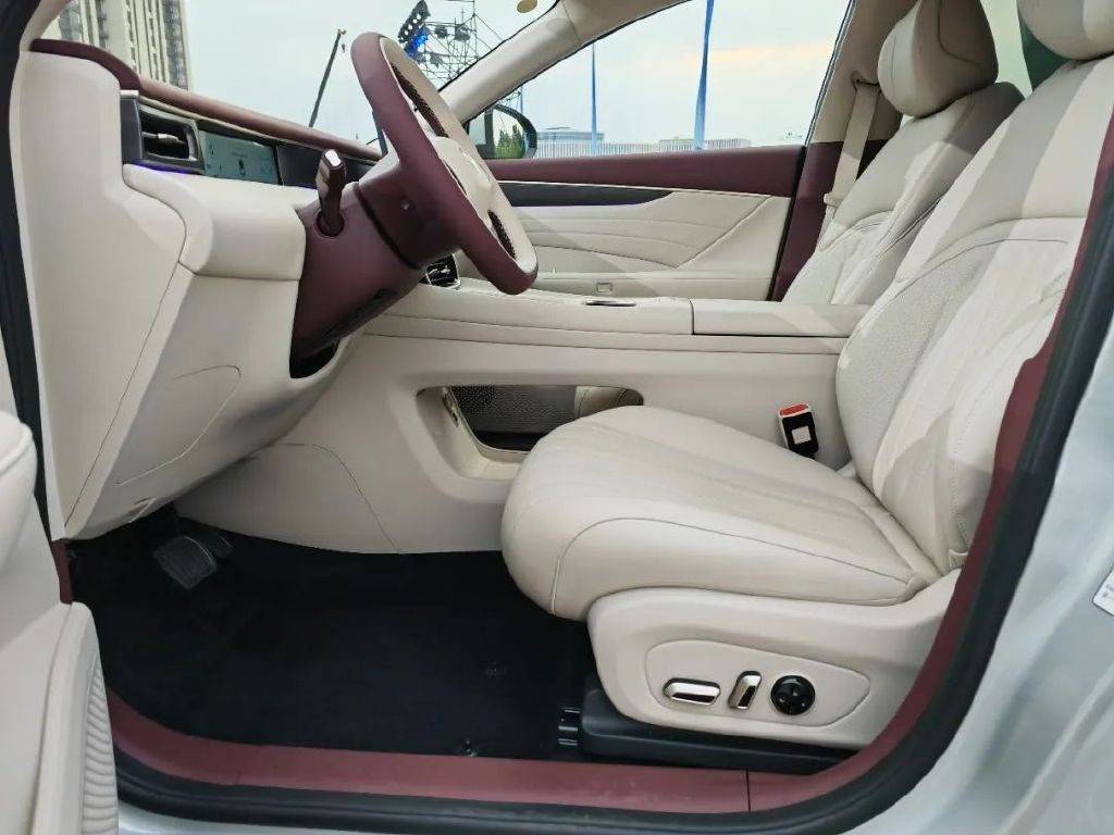 冰箱彩電大沙發(fā)+超低油耗,東風風神L8能否卷動15萬級市場?