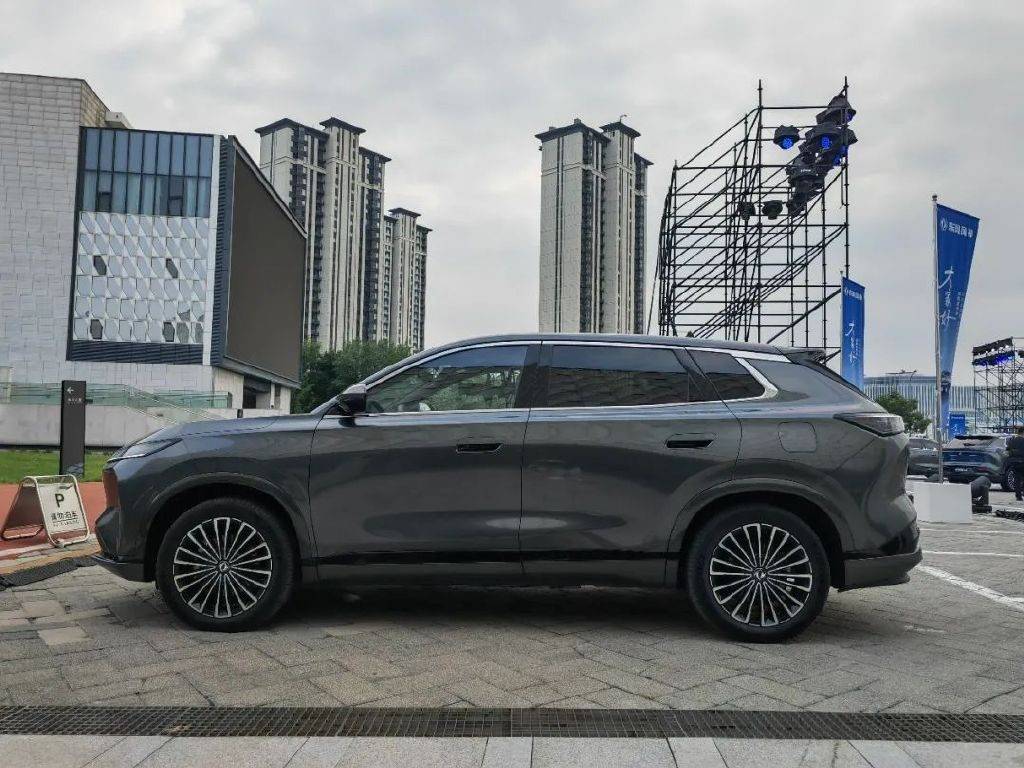 冰箱彩電大沙發(fā)+超低油耗,東風風神L8能否卷動15萬級市場?