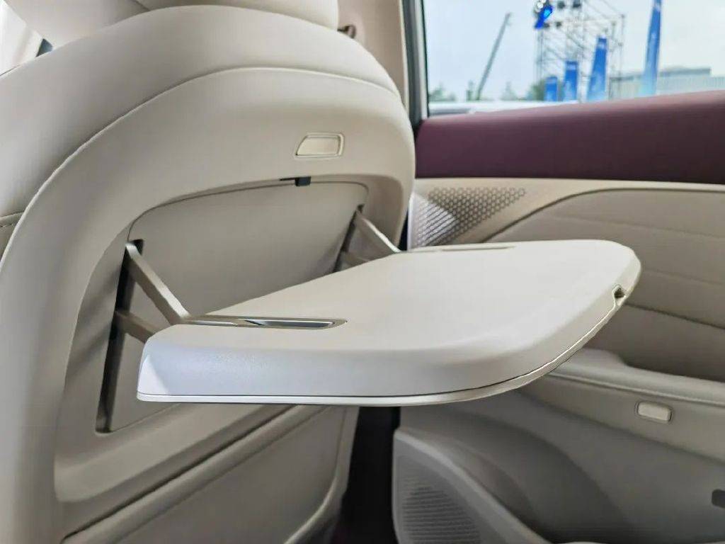 冰箱彩電大沙發(fā)+超低油耗,東風風神L8能否卷動15萬級市場?