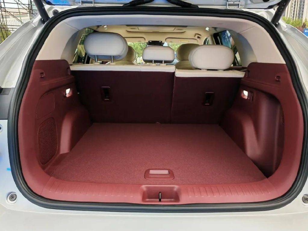 冰箱彩電大沙發(fā)+超低油耗,東風風神L8能否卷動15萬級市場?