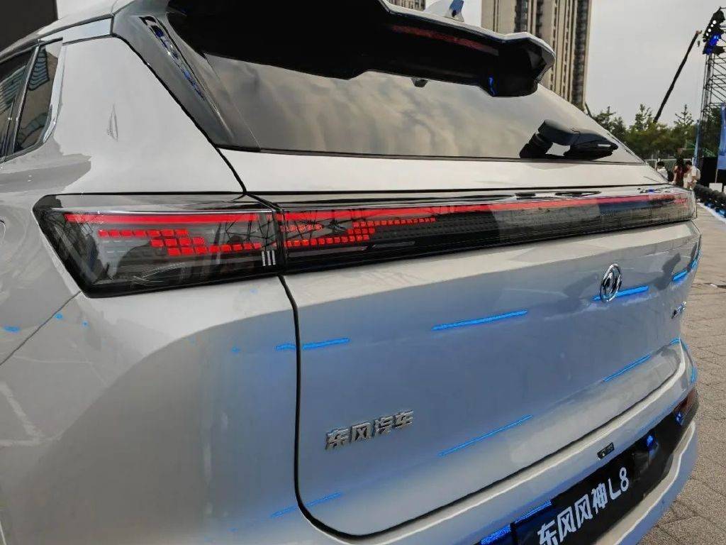 冰箱彩電大沙發(fā)+超低油耗,東風風神L8能否卷動15萬級市場?