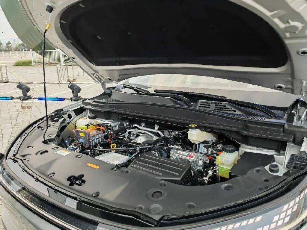 冰箱彩電大沙發(fā)+超低油耗,東風風神L8能否卷動15萬級市場?