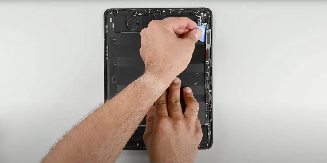 蘋(píng)果iPad維修政策被曝重大調(diào)整:首次支持到店維修,收費(fèi)更透明