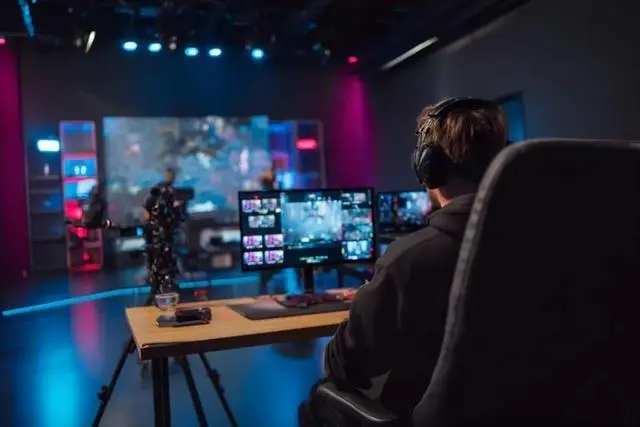 虎牙公布了2025年第二季度財報,財報顯示,公司的總收入同比微增,凈利潤下滑嚴重