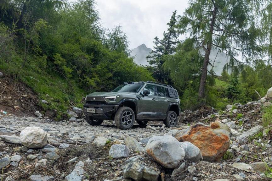 滿血華為聯手打造 鐵血猛士M817解鎖全維度智能越野新生活