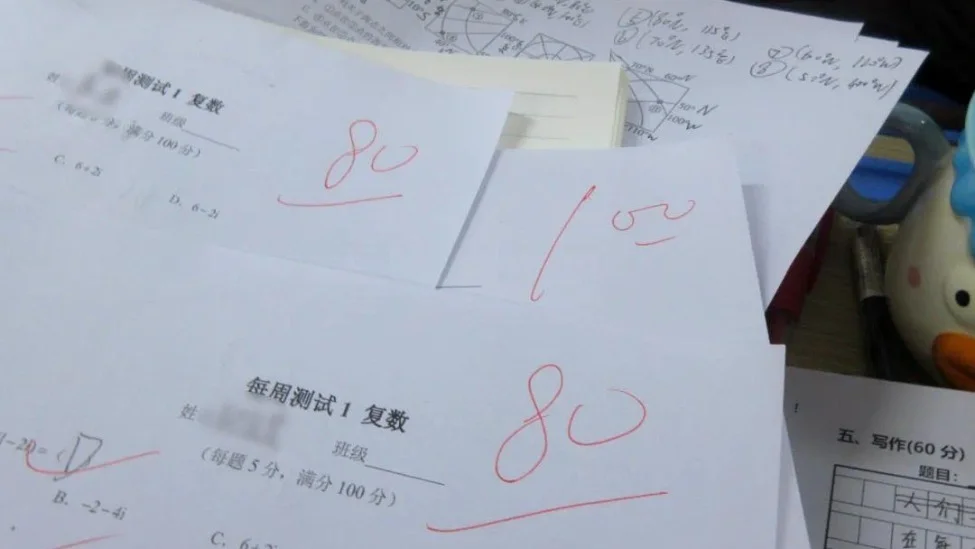 暑假工為了獲得工作機會選擇隱瞞身份,商家與求職學生之間的信任被消耗殆盡 被嫌棄的暑假工