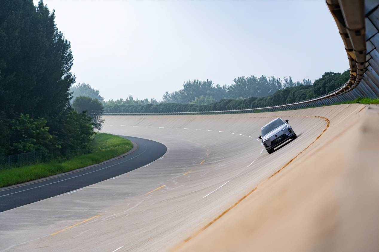 沃爾沃,填補了“豪華電混”的空白