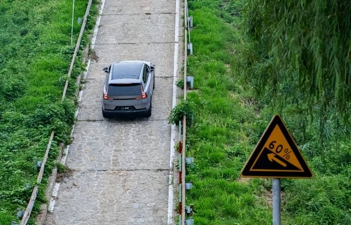 沃爾沃,填補了“豪華電混”的空白