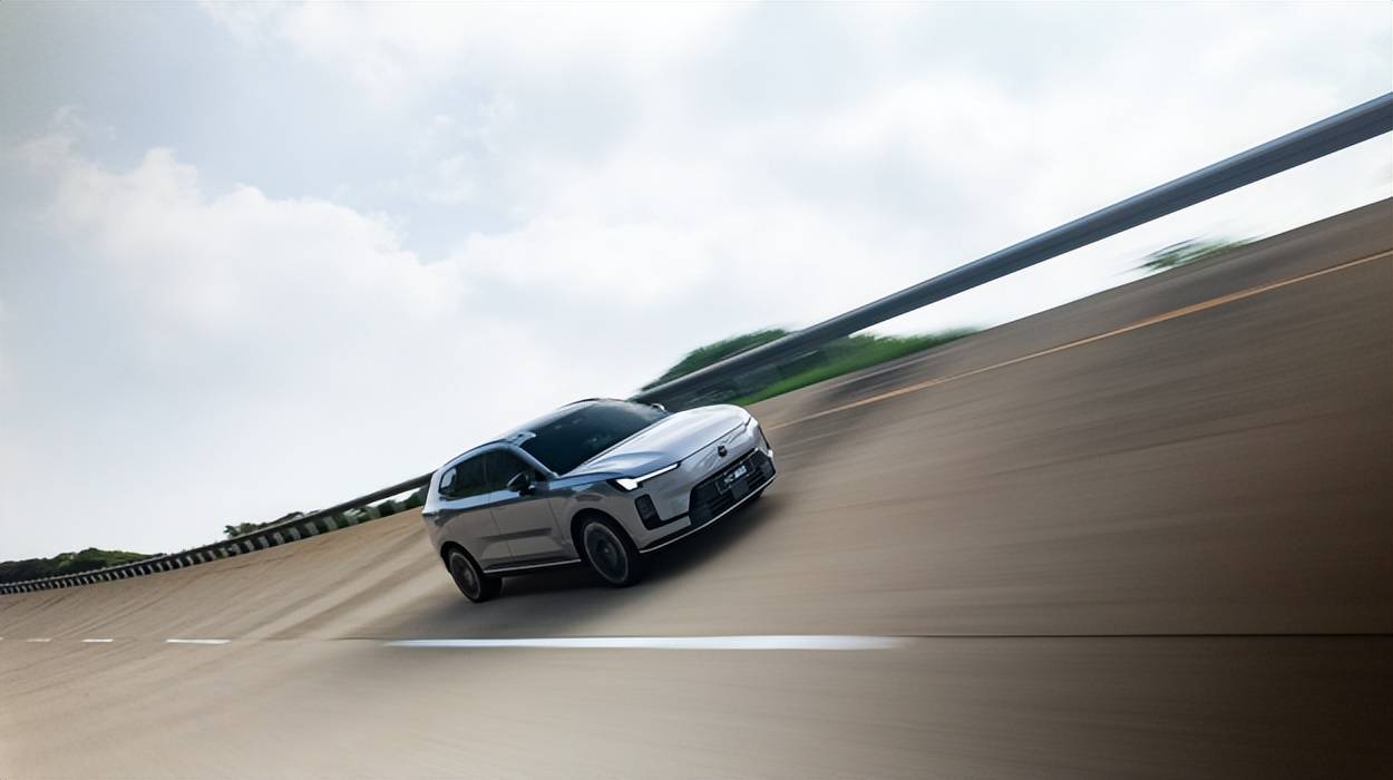 沃爾沃,填補了“豪華電混”的空白