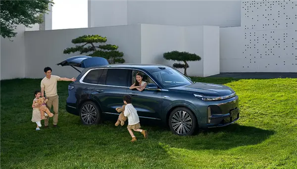 5米2全尺寸SUV殺入20萬內,吉利銀河M9預售:19.38萬元起 5米2全尺寸SUV殺入20萬內!吉利銀河M9預售:19.38萬元起
