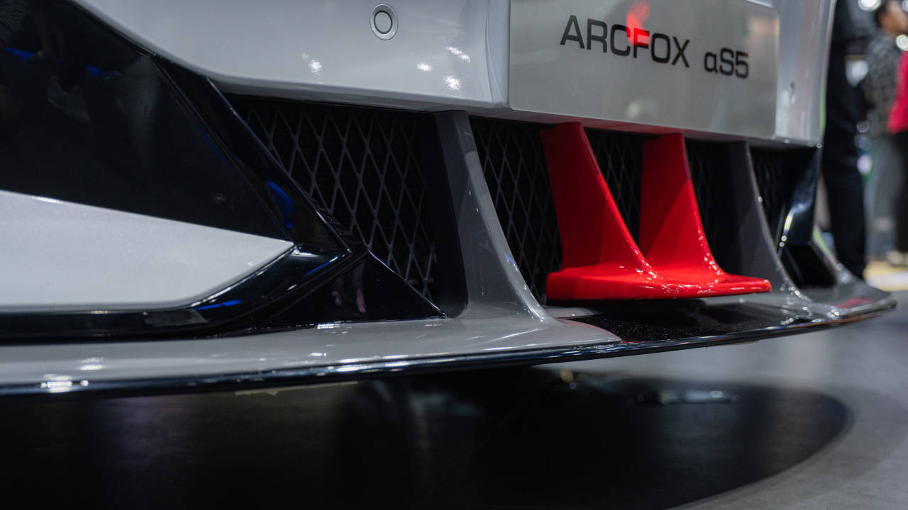 盤點成都車展最美官改車:極狐新阿爾法S5潮改版!