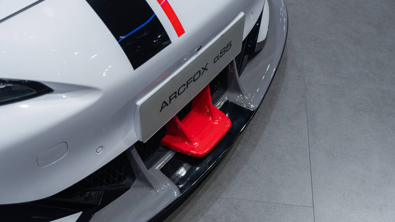 盤點成都車展最美官改車:極狐新阿爾法S5潮改版!