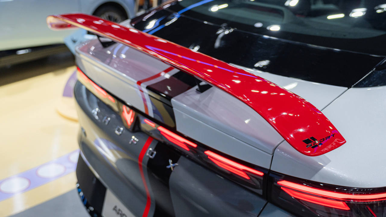 盤點成都車展最美官改車:極狐新阿爾法S5潮改版!