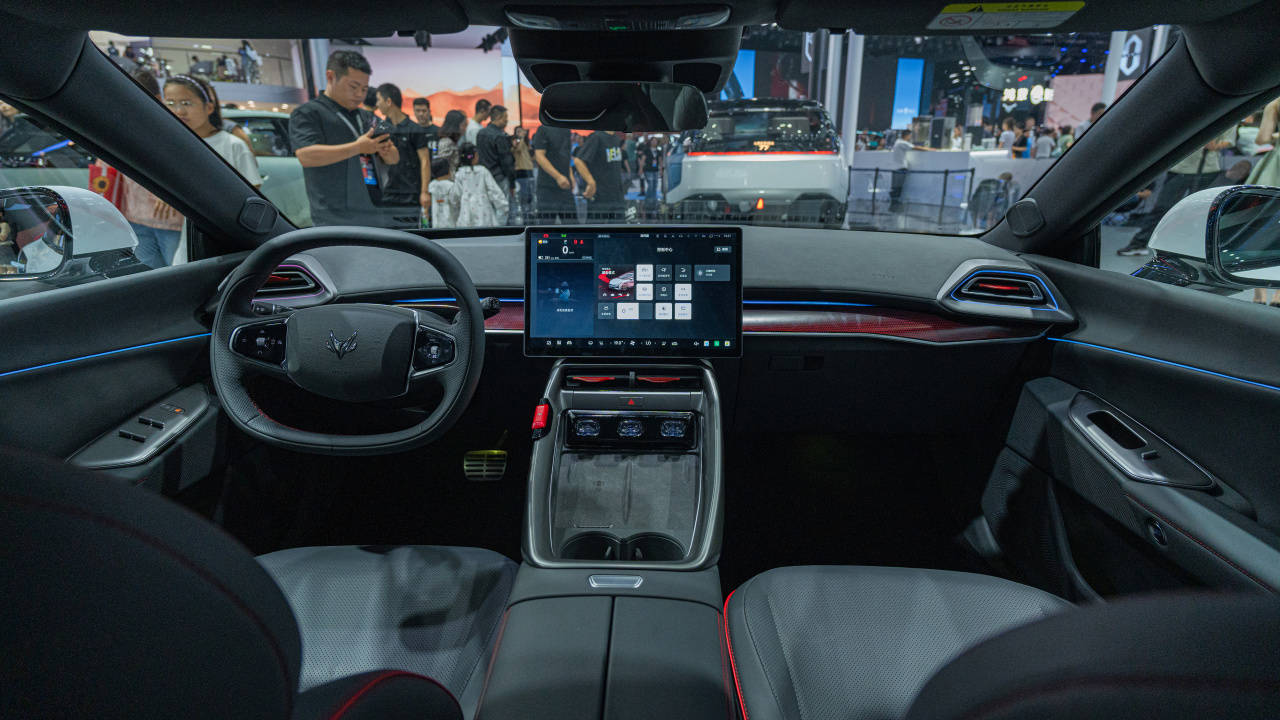 盤點成都車展最美官改車:極狐新阿爾法S5潮改版!