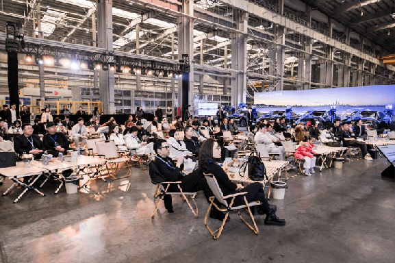 72小時小定8000臺,享界S9超級工廠圍爐交付,30萬級豪華車卷出新高度