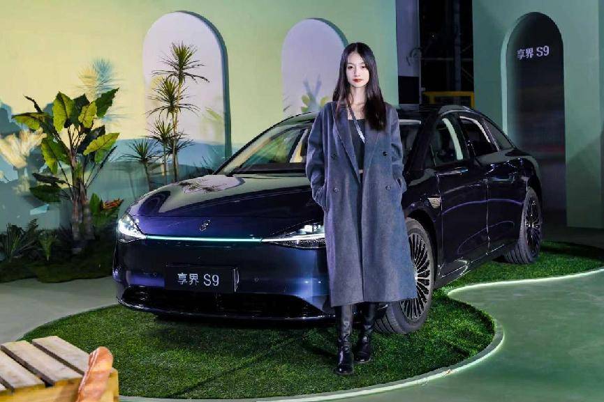 72小時小定8000臺,享界S9超級工廠圍爐交付,30萬級豪華車卷出新高度