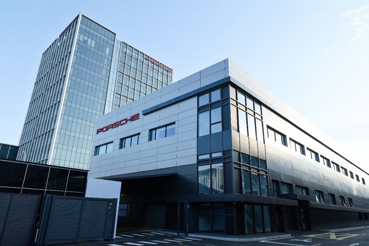 保時捷攜兩款標志性911登陸第八屆進博會，演繹經典與創新的時代對話