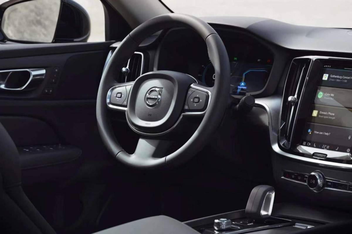 三項碰撞測試穩如泰山,沃爾沃S60的硬核安全從何而來?