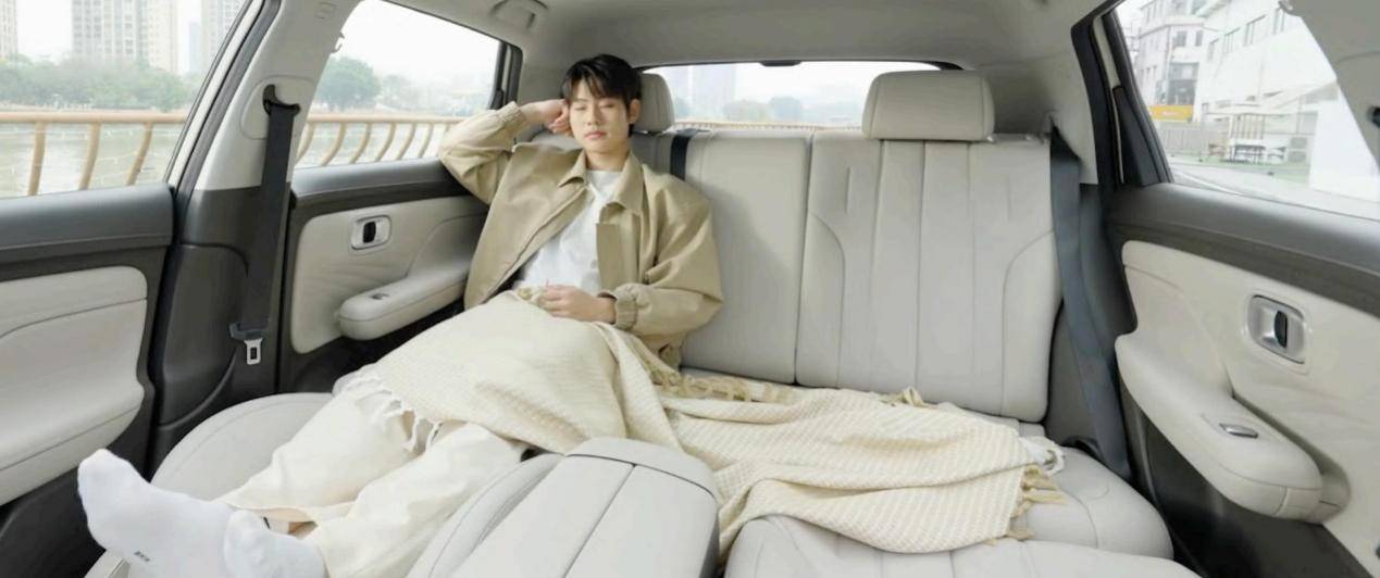 埃安UT系列永沖鋒版上市,以“國民好車”向冠軍致敬c