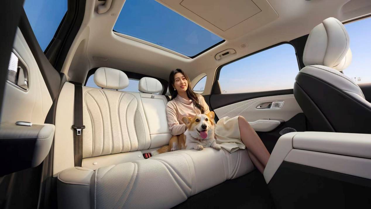 油耗低 效率高 不用插電也省油 吉利i-HEV智擎混動技術價值何在?