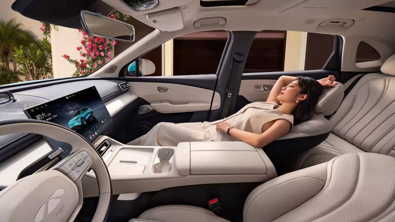 油耗低 效率高 不用插電也省油 吉利i-HEV智擎混動技術價值何在?